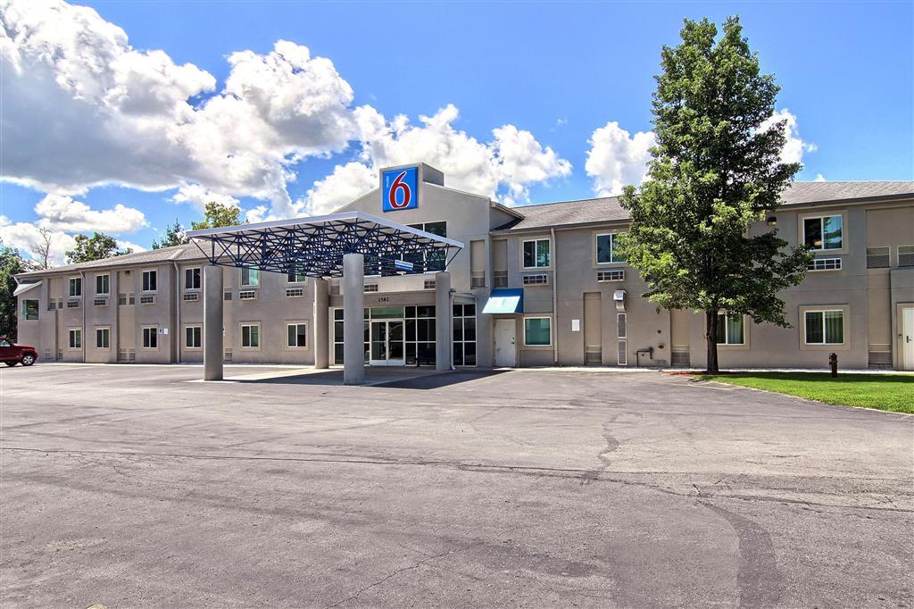 Seasons Inn Τράβερς Σίτι Εξωτερικό φωτογραφία