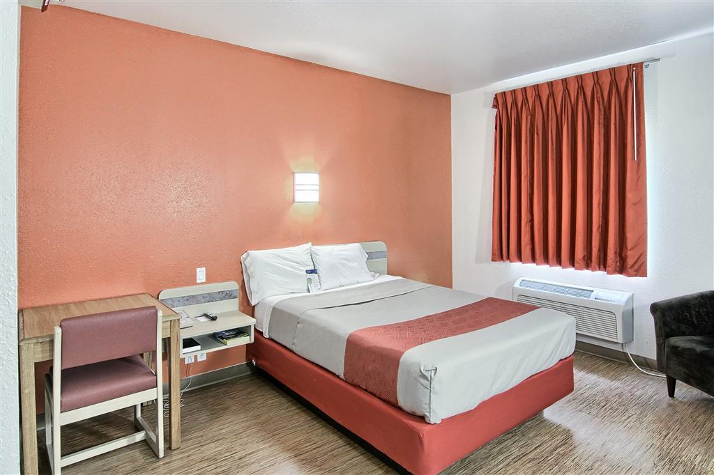 Seasons Inn Τράβερς Σίτι Δωμάτιο φωτογραφία